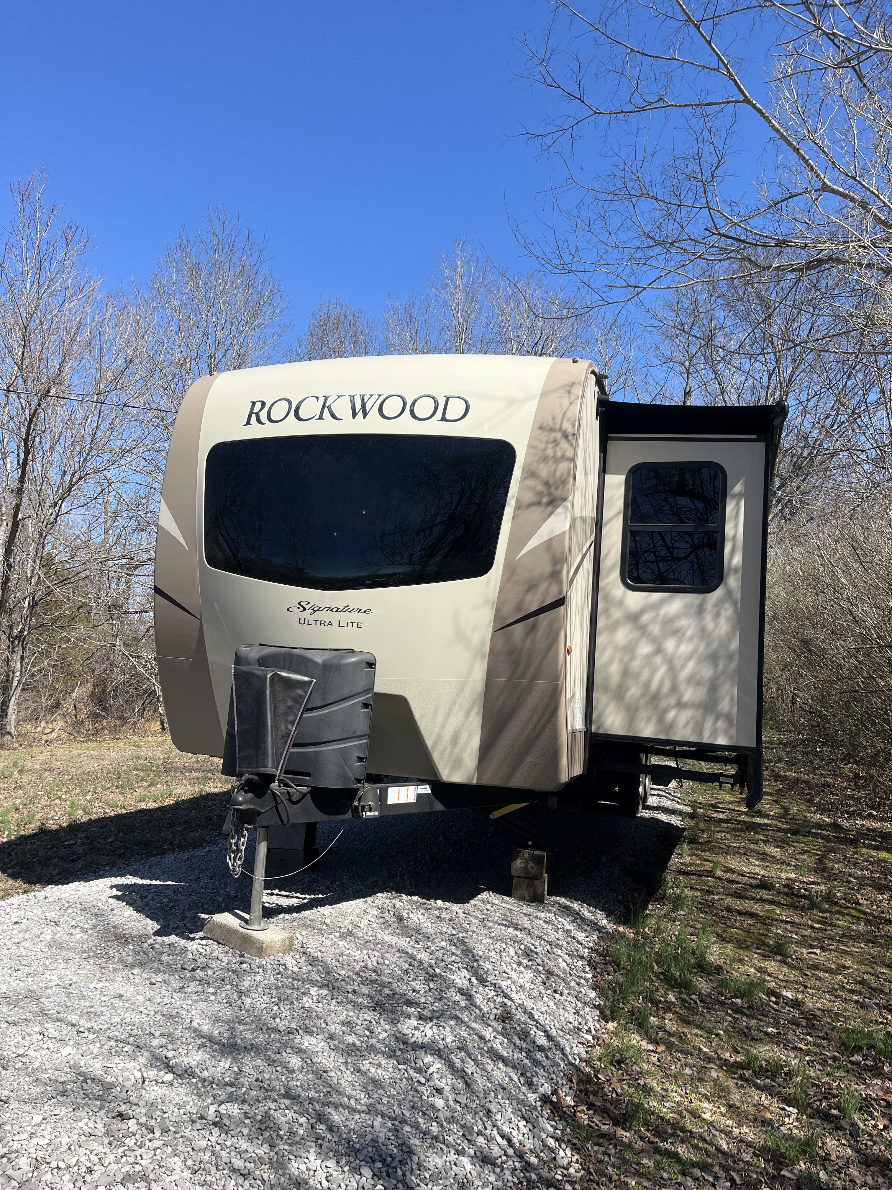 2018 Forest River ROCKWOOD SIGNATURE ULTRA LITE 8335BSS RV