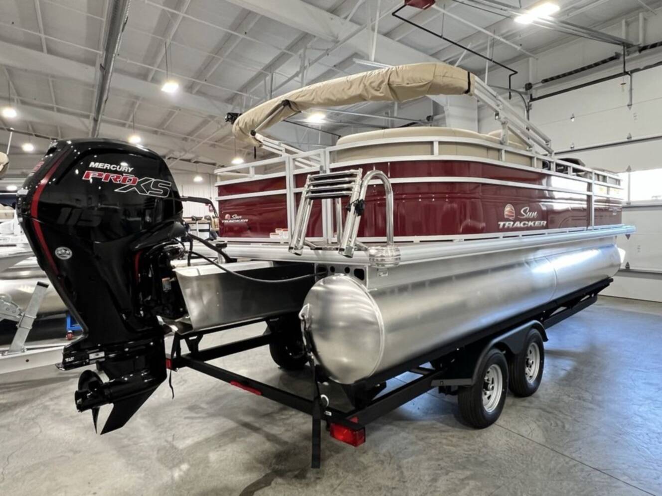 A photo of this 2025 Sun Tracker Party Barge® 22 RF DLX