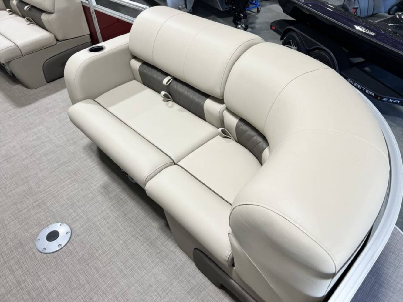 A photo of this 2025 Sun Tracker Party Barge® 22 RF DLX