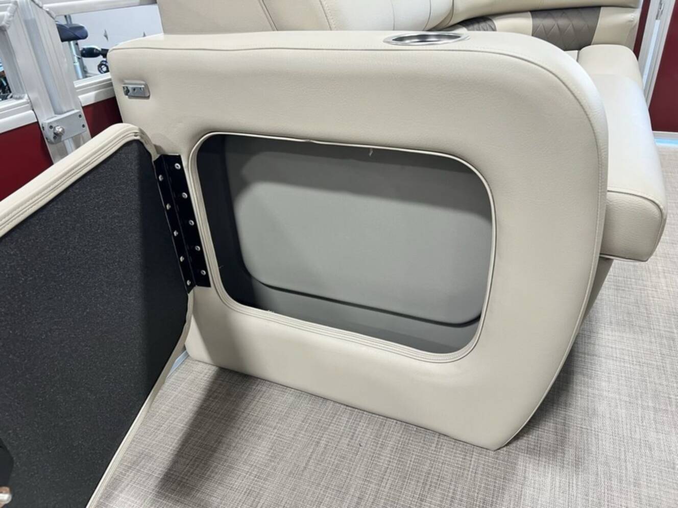 A photo of this 2025 Sun Tracker Party Barge® 22 RF DLX