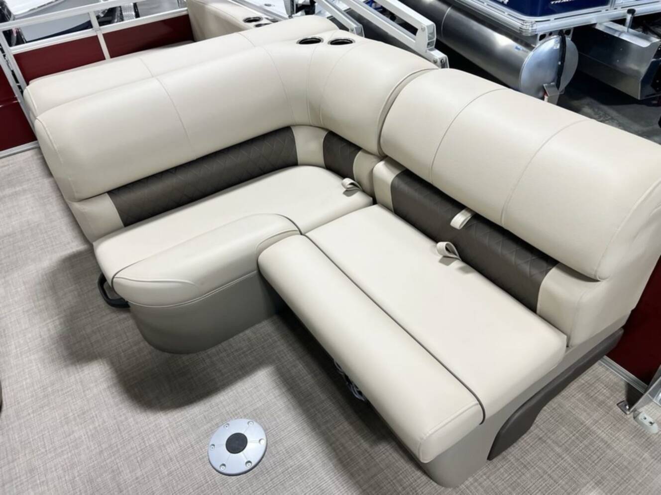 A photo of this 2025 Sun Tracker Party Barge® 22 RF DLX