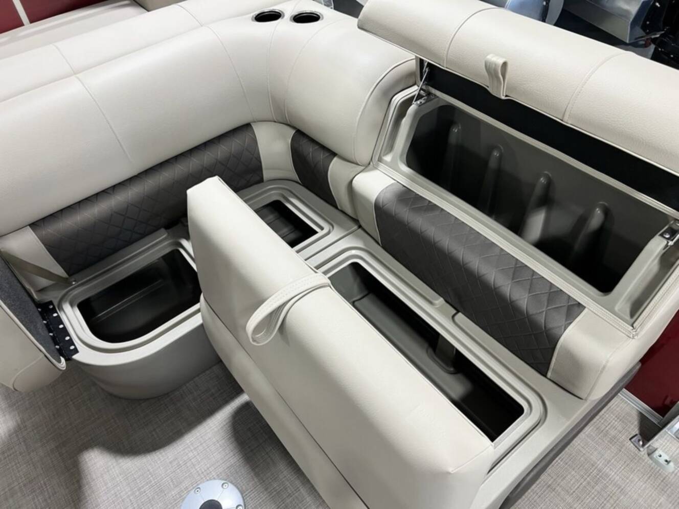 A photo of this 2025 Sun Tracker Party Barge® 22 RF DLX