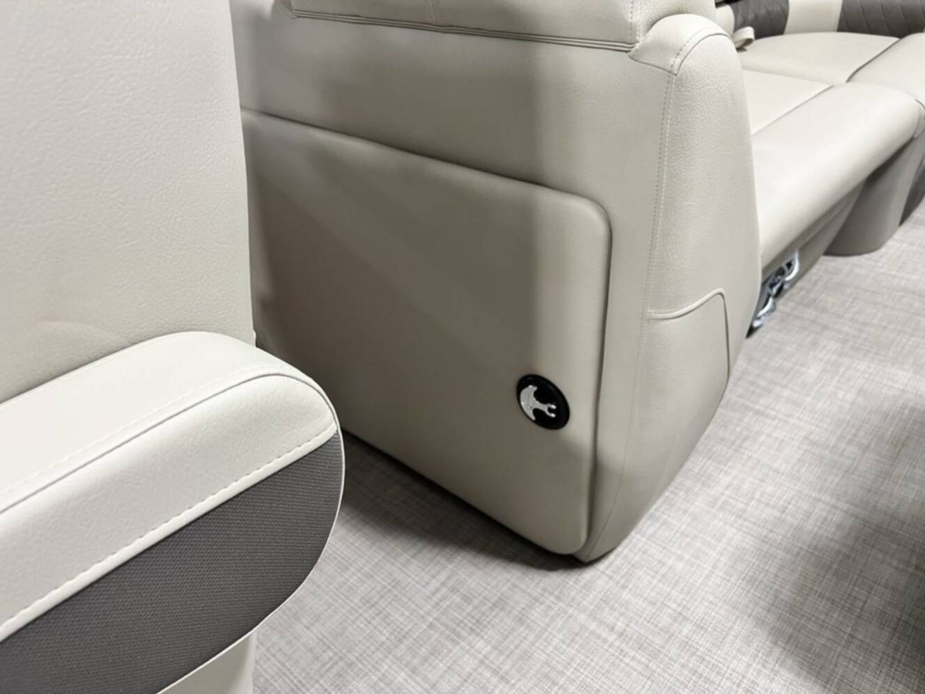 A photo of this 2025 Sun Tracker Party Barge® 22 RF DLX