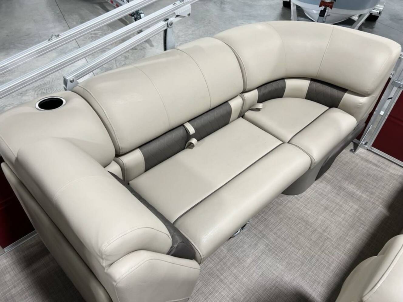 A photo of this 2025 Sun Tracker Party Barge® 22 RF DLX