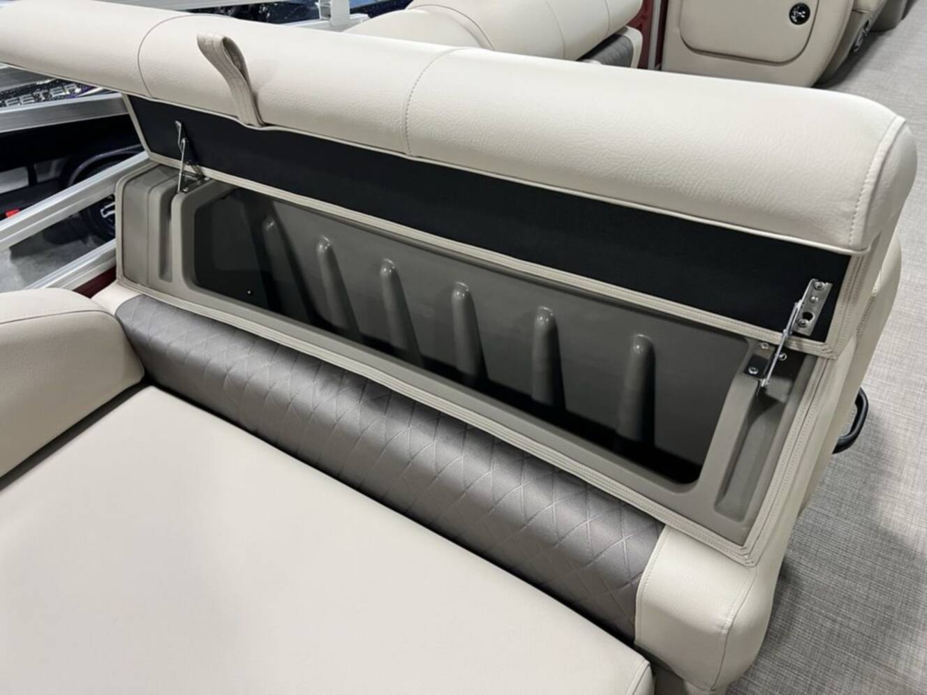 A photo of this 2025 Sun Tracker Party Barge® 22 RF DLX