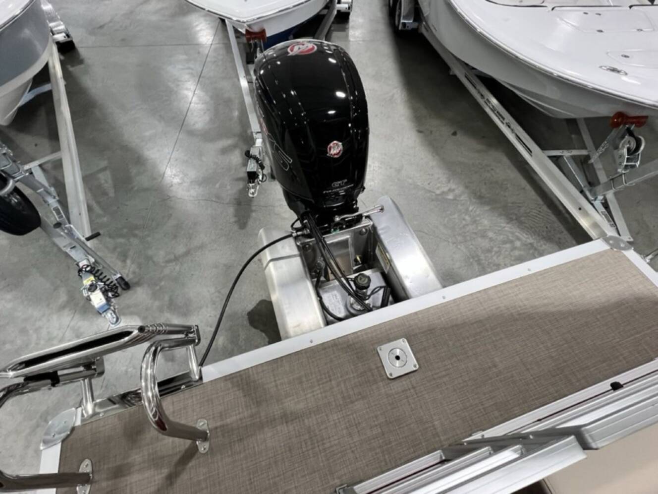 A photo of this 2025 Sun Tracker Party Barge® 22 RF DLX