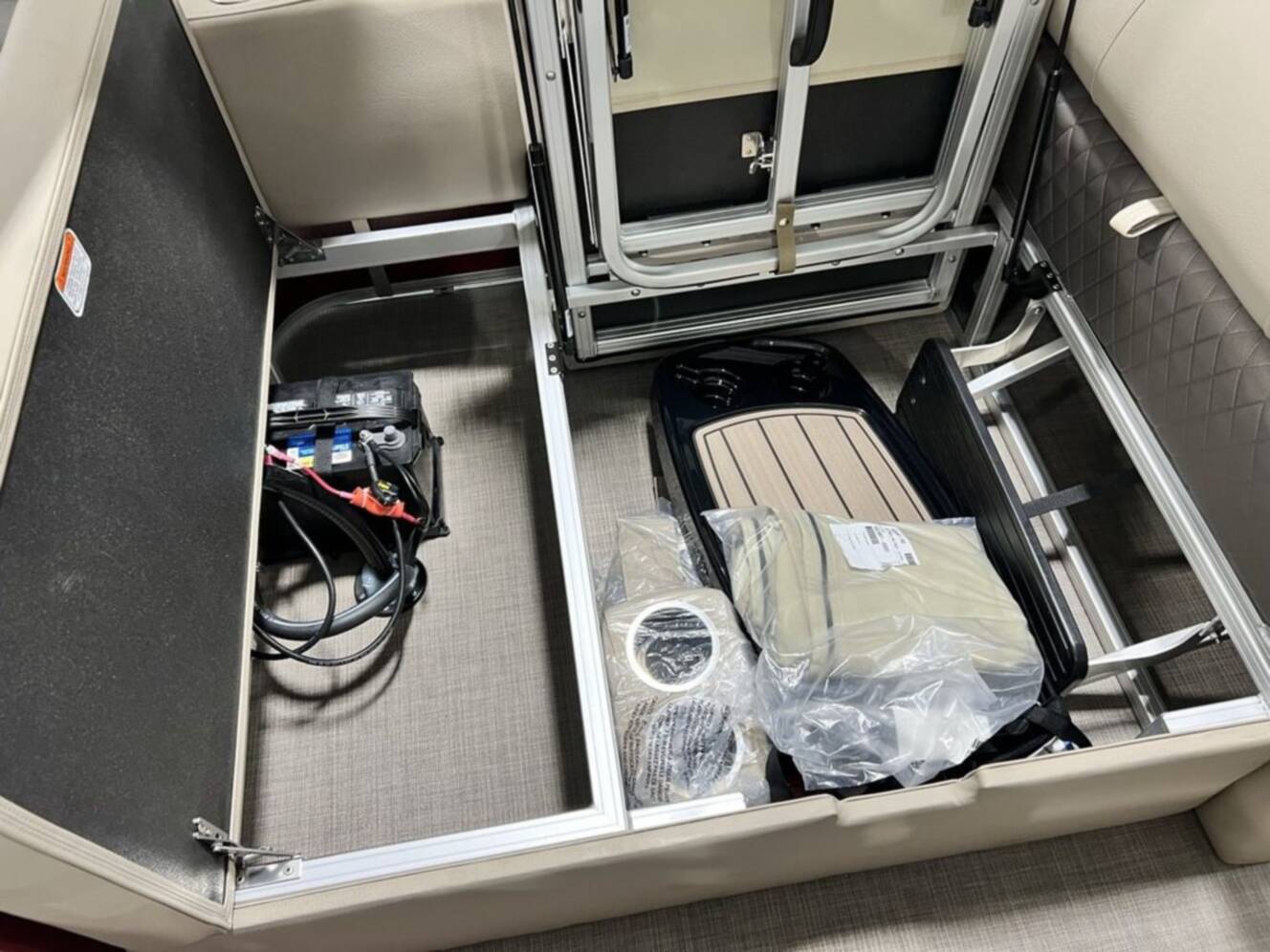 A photo of this 2025 Sun Tracker Party Barge® 22 RF DLX