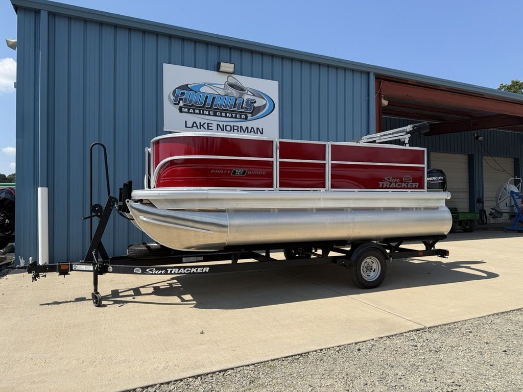 2026 Sun Tracker Party Barge® 16 DLX 22 RF XP3 in mooresville NC
