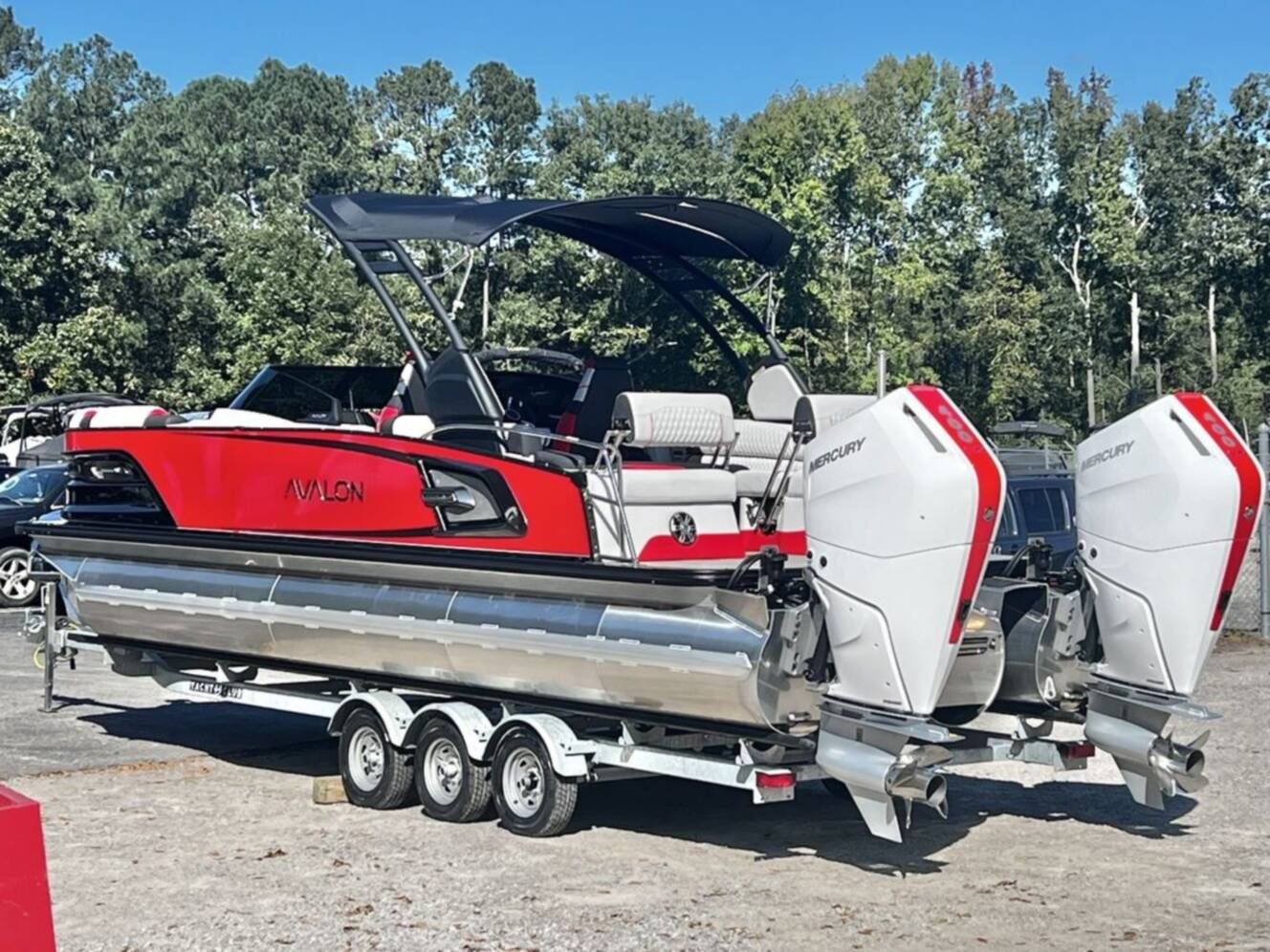 A photo of this 2025 Avalon Excalibur LTD 25' Twin Quad Lounge Windshield - Triple 
