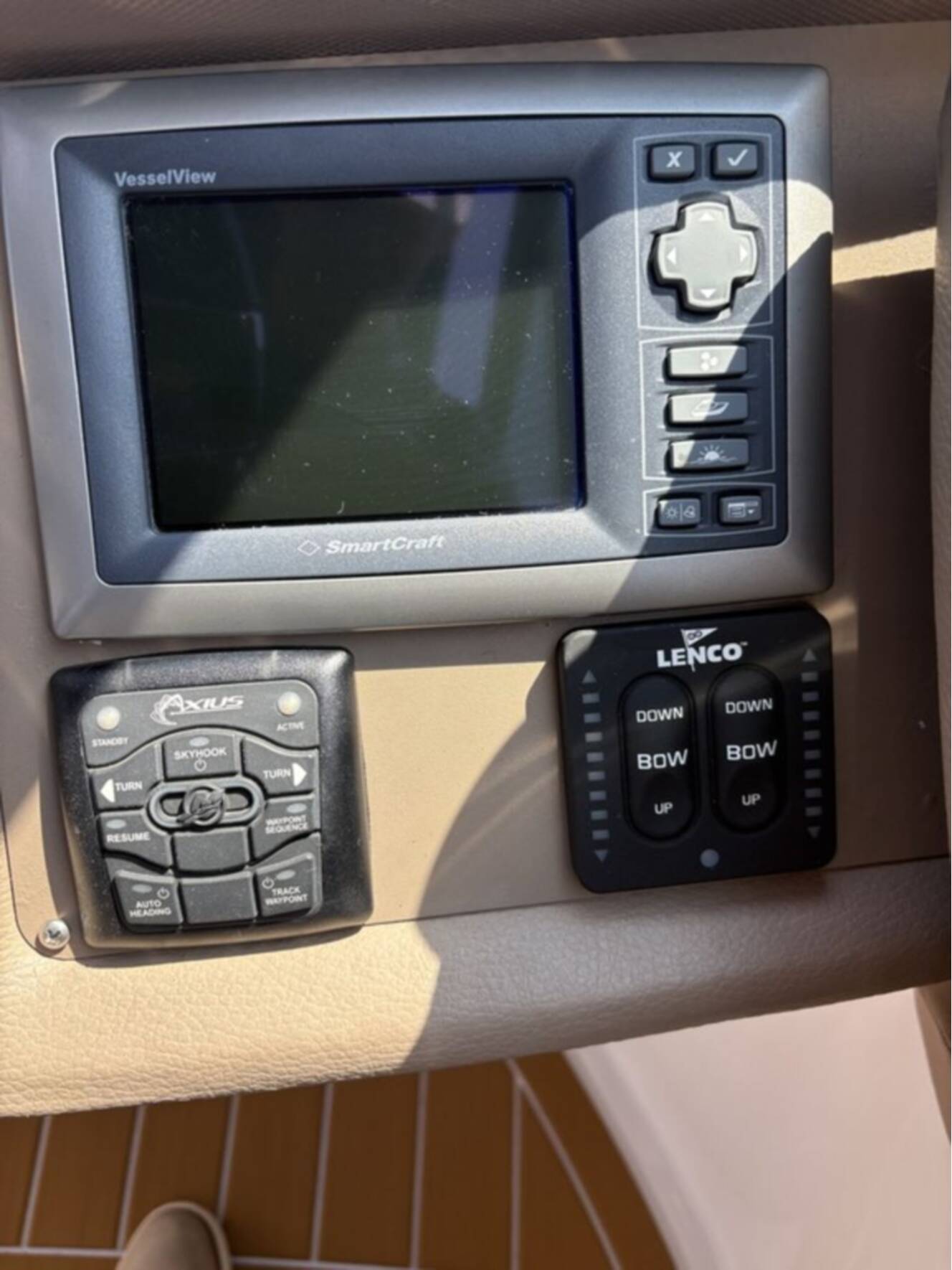 A photo of this 2011 Cobalt Boats 302 BR
