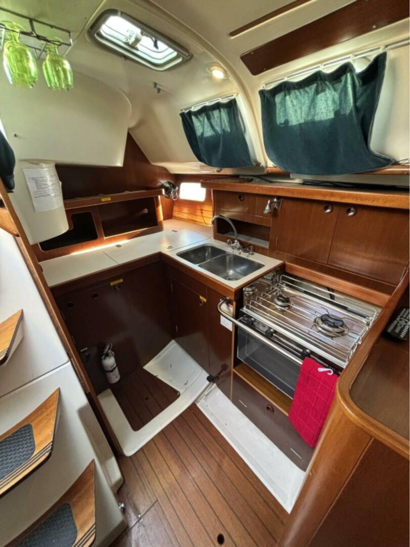 A photo of this 1997 Beneteau Oceanis 351