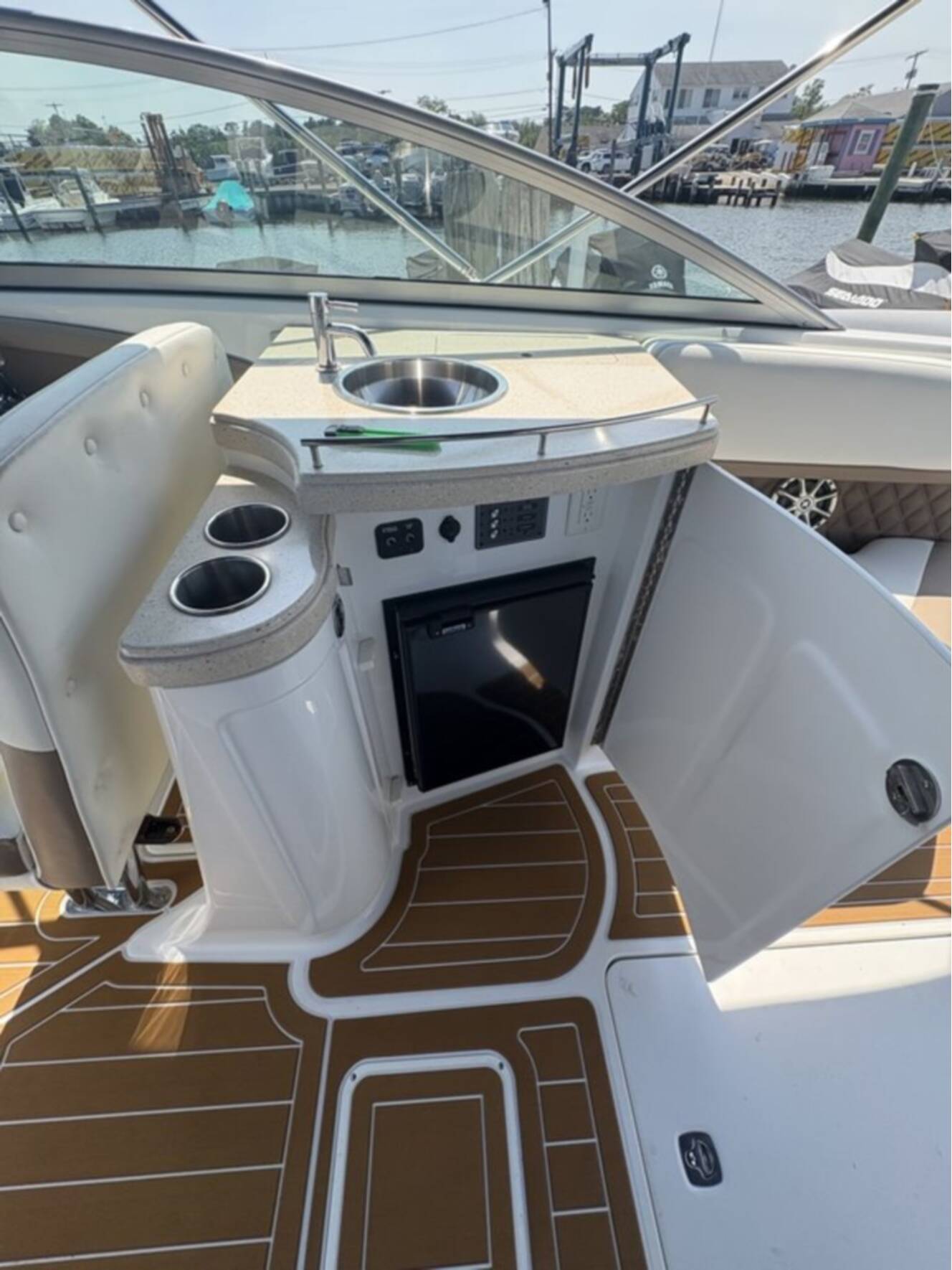 A photo of this 2011 Cobalt Boats 302 BR