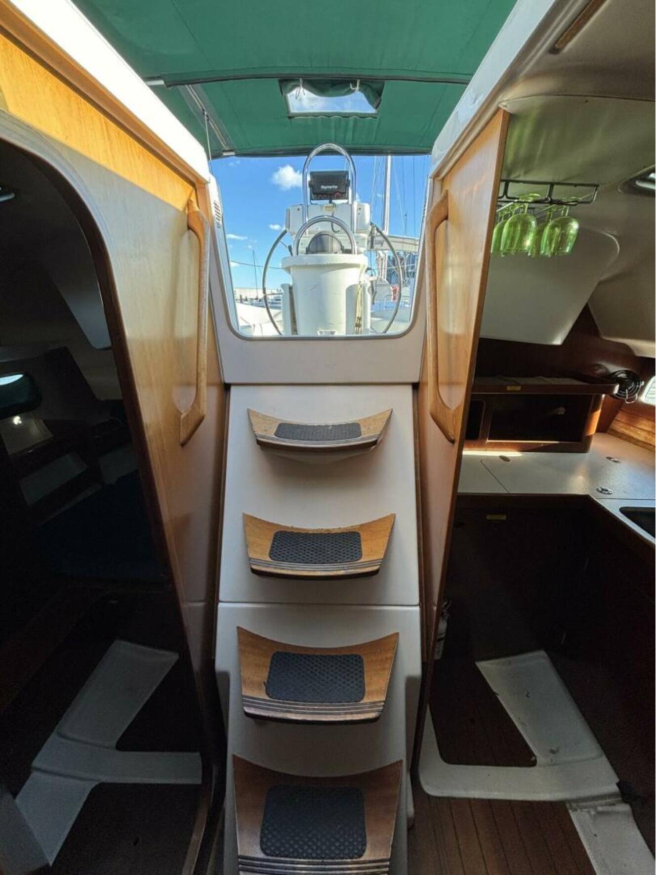 A photo of this 1997 Beneteau Oceanis 351