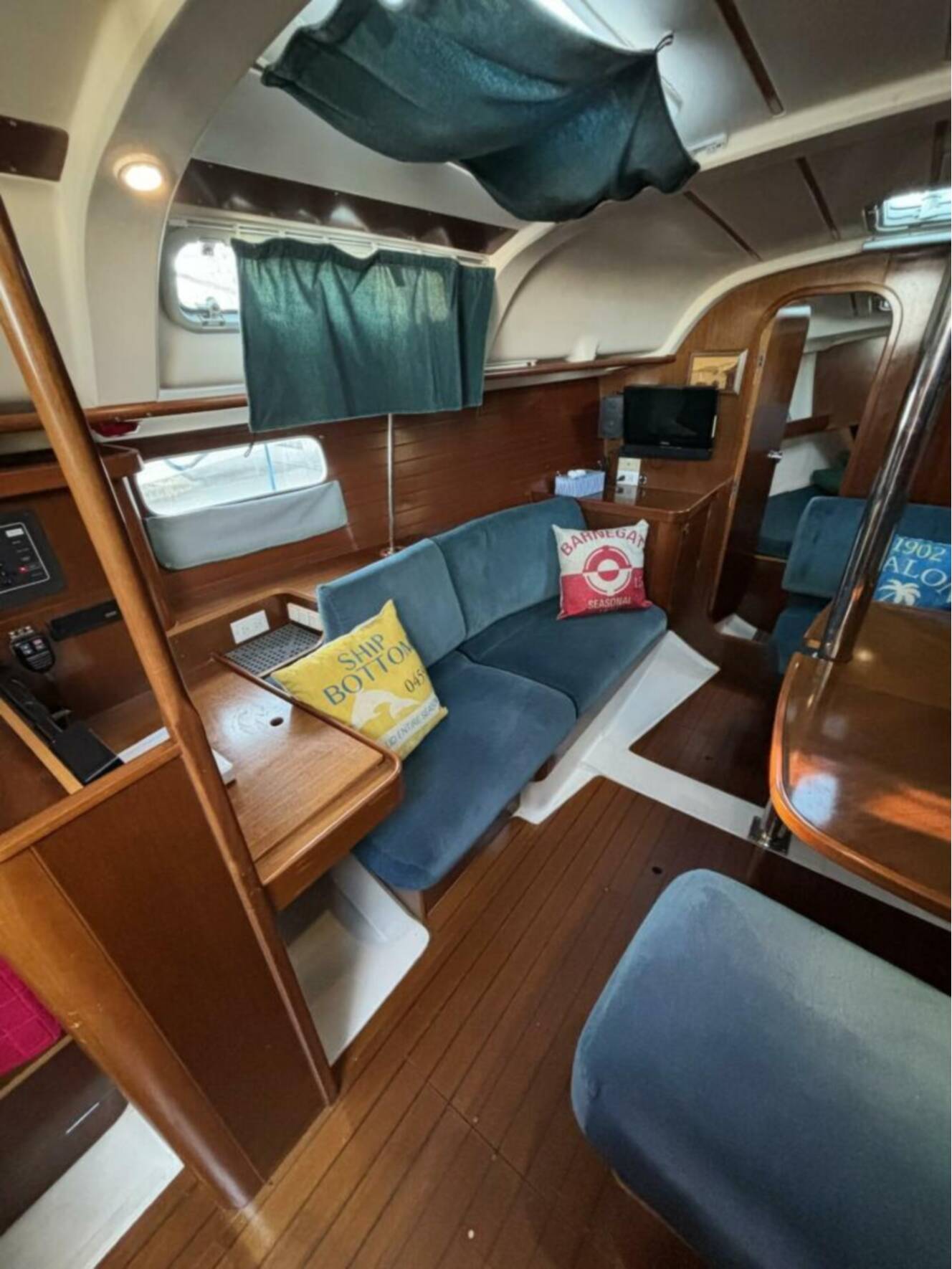 A photo of this 1997 Beneteau Oceanis 351