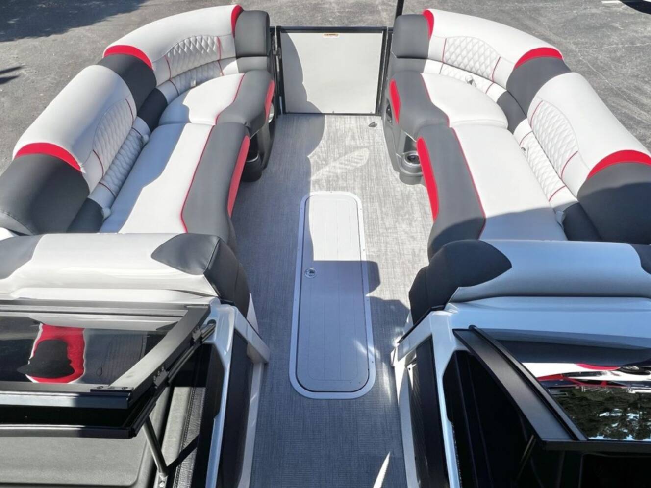 A photo of this 2025 Avalon Excalibur LTD 25' Twin Quad Lounge Windshield - Triple 