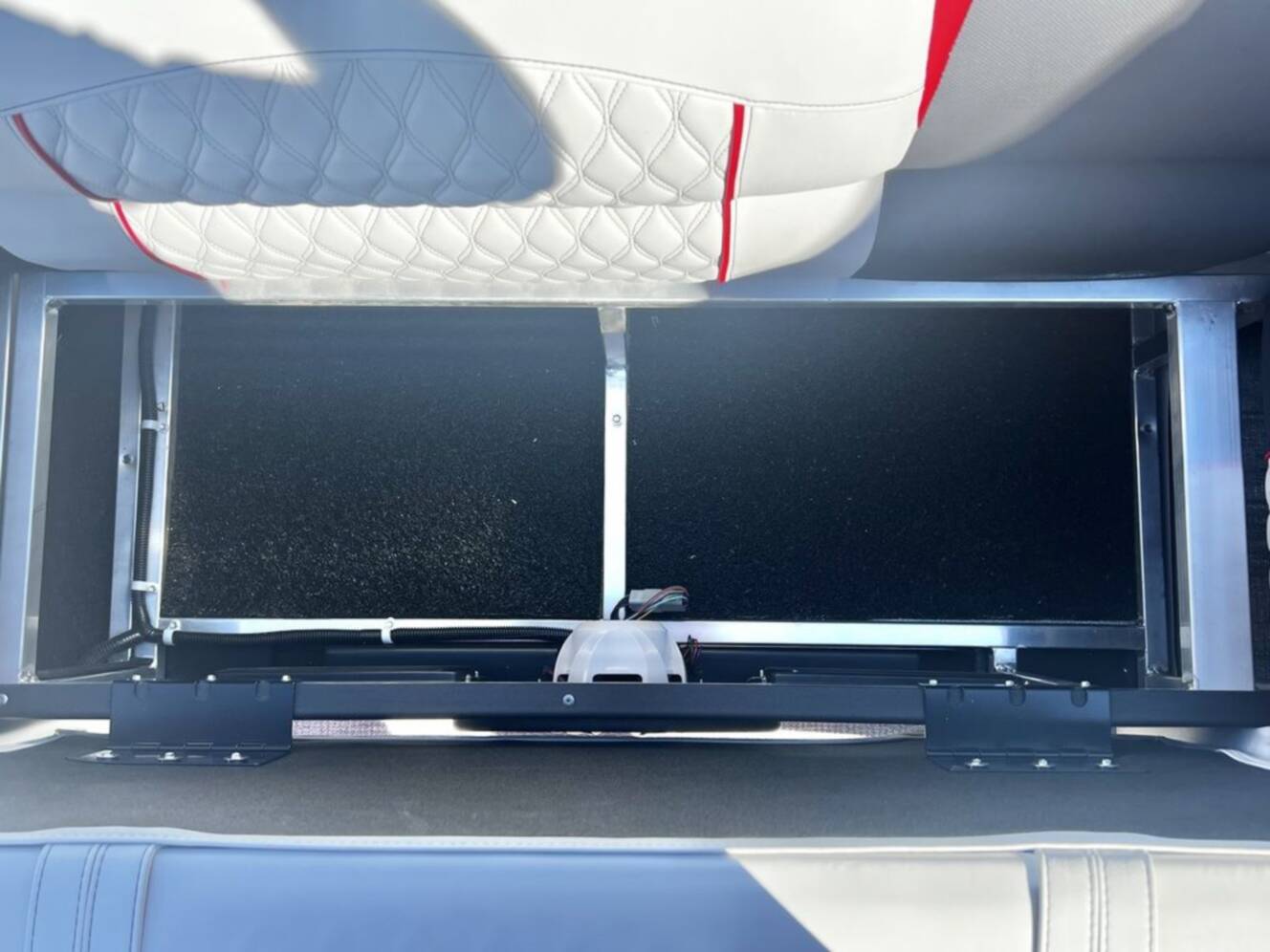 A photo of this 2025 Avalon Excalibur LTD 25' Twin Quad Lounge Windshield - Triple 
