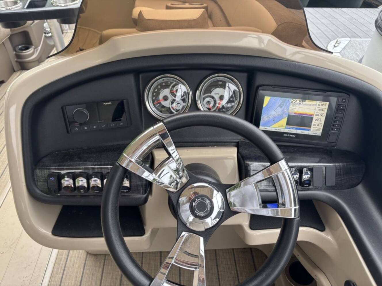 A photo of this 2022 Avalon CATALINA 2585 QL