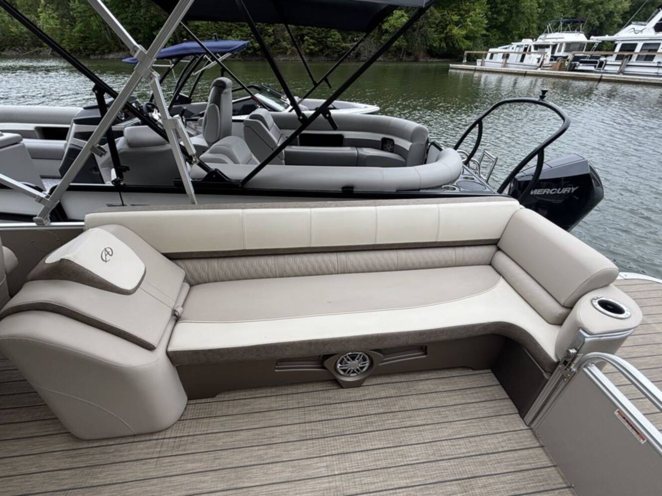 A photo of this 2022 Avalon CATALINA 2585 QL