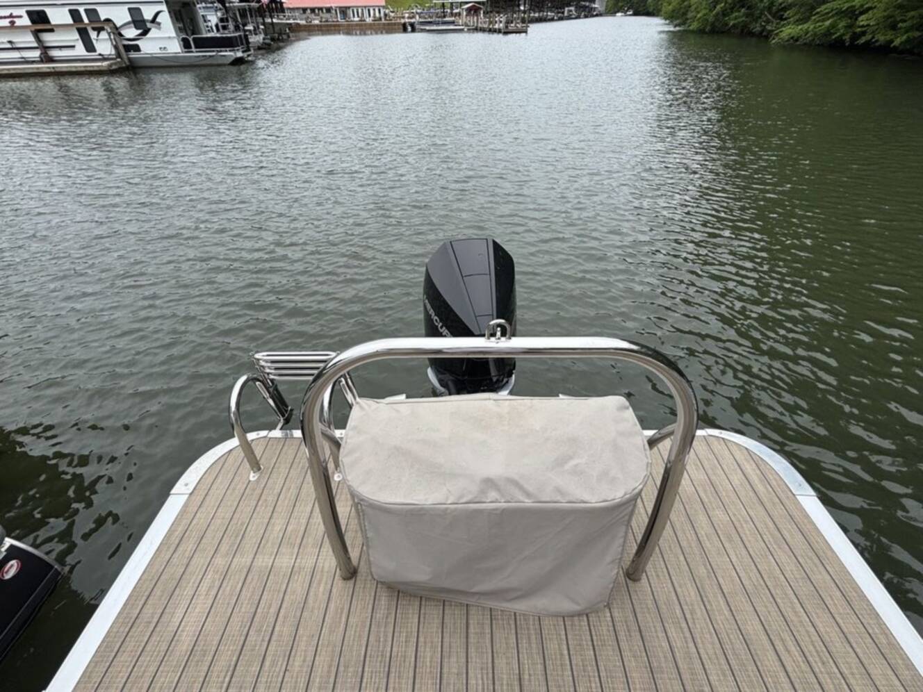 A photo of this 2022 Avalon CATALINA 2585 QL