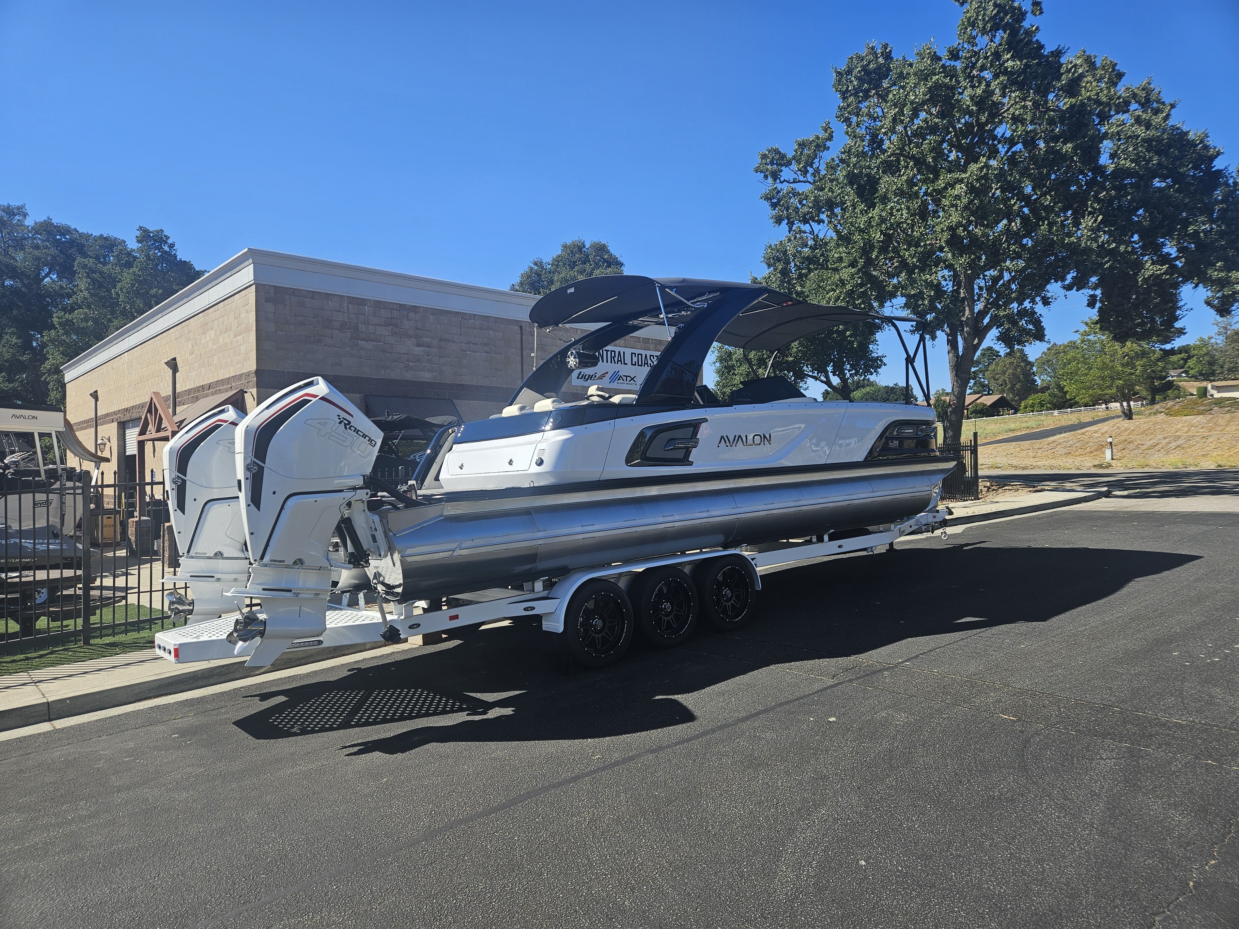 2025 Avalon Excalibur Elite Windshield 27FT in atascadero CA