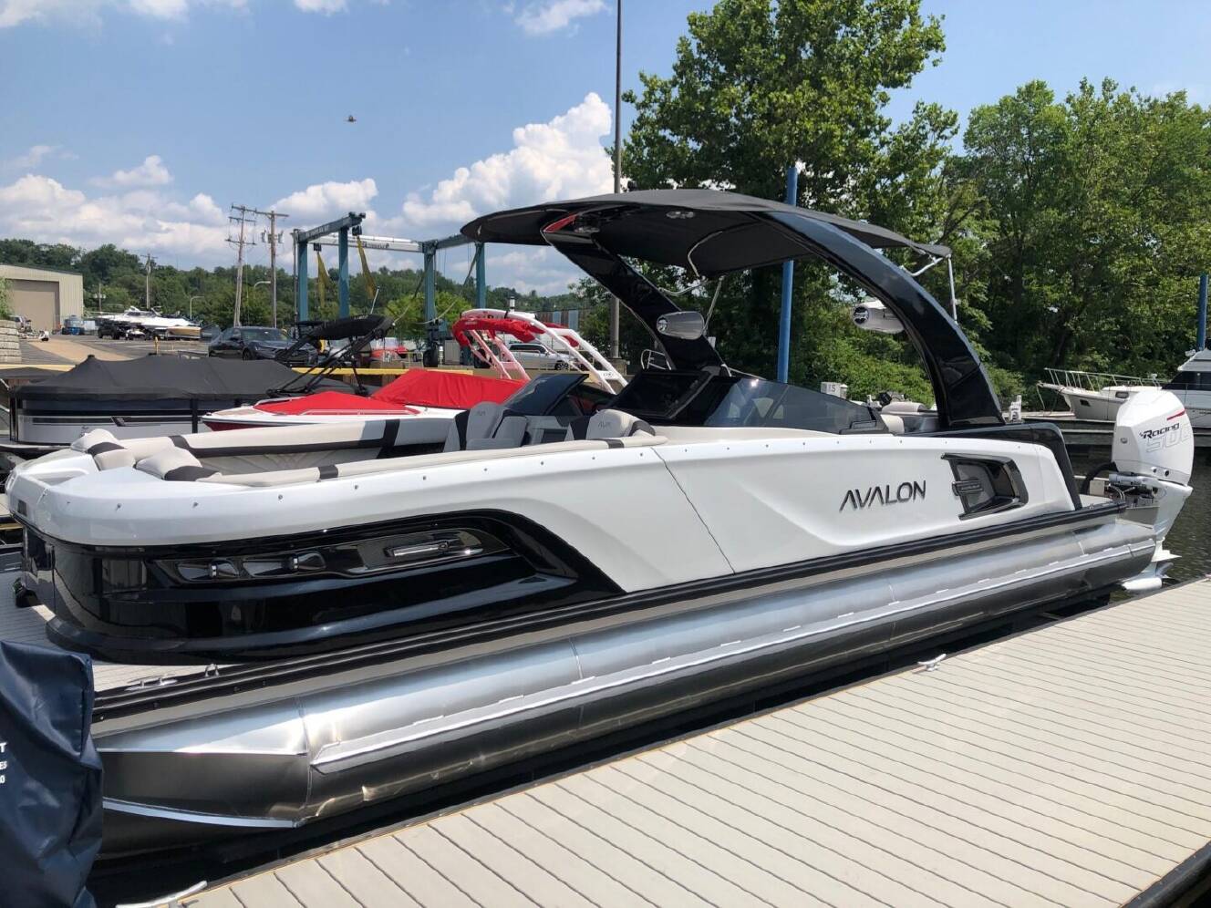 A photo of this 2025 Avalon Excalibur Elite Windshield 27FT