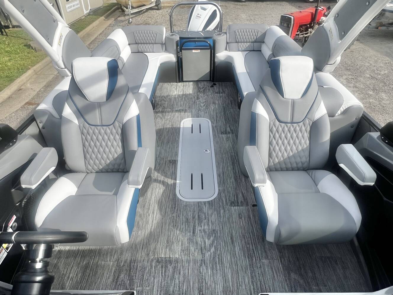 A photo of this 2026 Avalon Catalina 25' Quad Lounge Windshield Triple-Toon