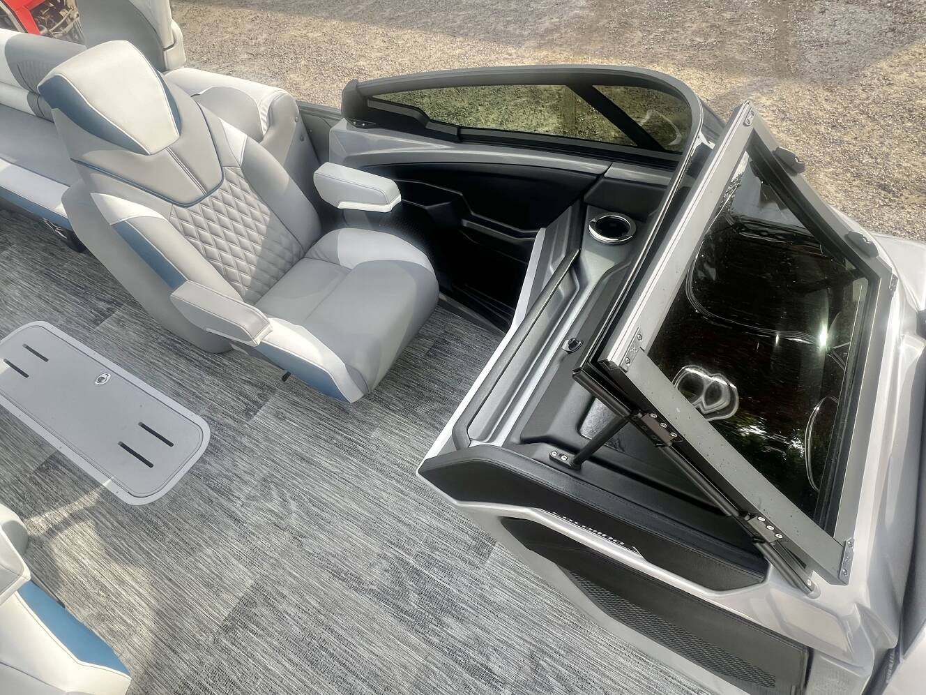 A photo of this 2026 Avalon Catalina 25' Quad Lounge Windshield Triple-Toon
