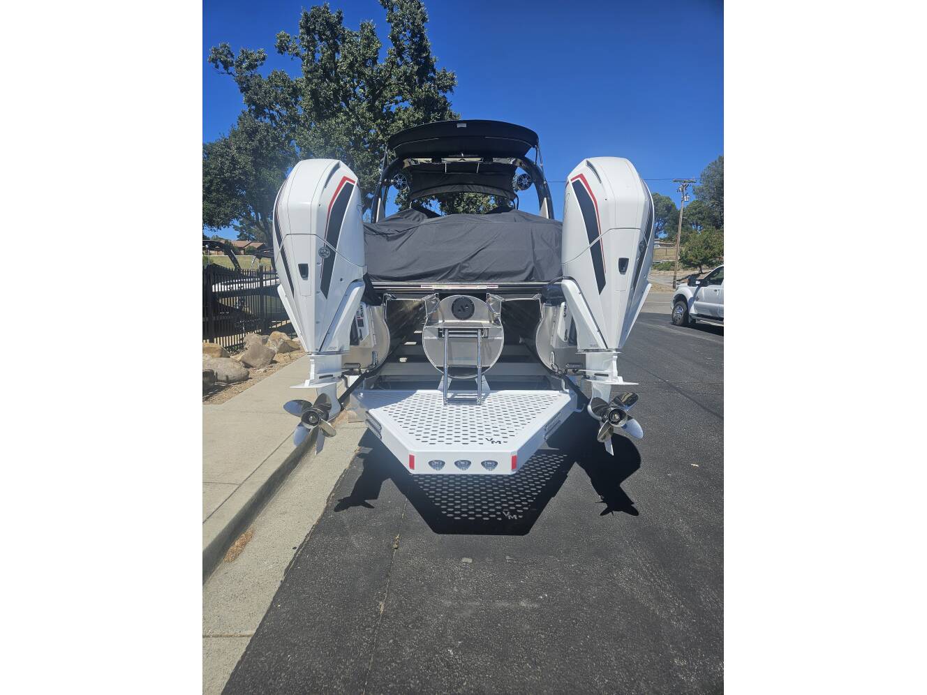 A photo of this 2025 Avalon Excalibur Elite Windshield 27FT