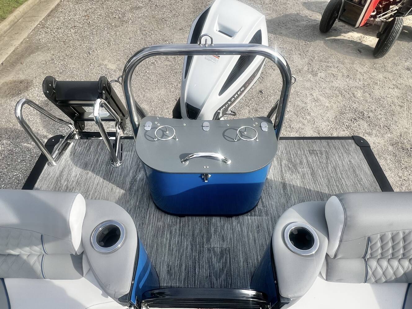 A photo of this 2026 Avalon Catalina 25' Quad Lounge Windshield Triple-Toon
