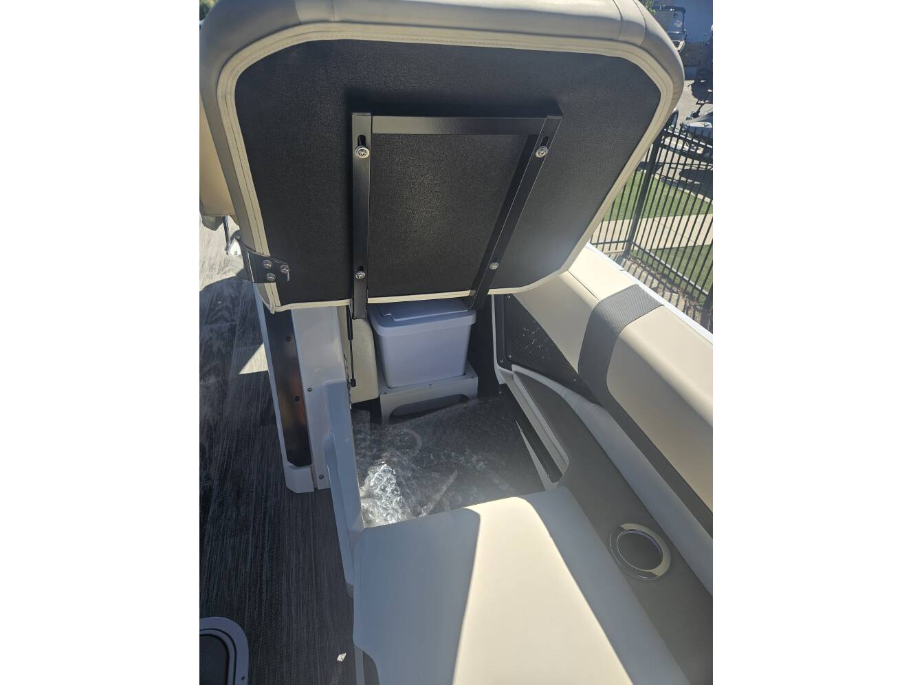 A photo of this 2025 Avalon Excalibur Elite Windshield 27FT