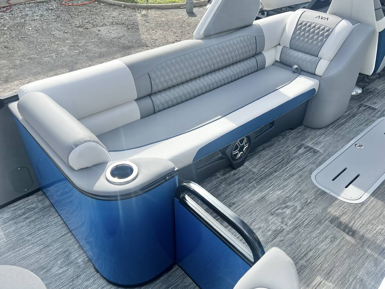 A photo of this 2026 Avalon Catalina 25' Quad Lounge Windshield Triple-Toon