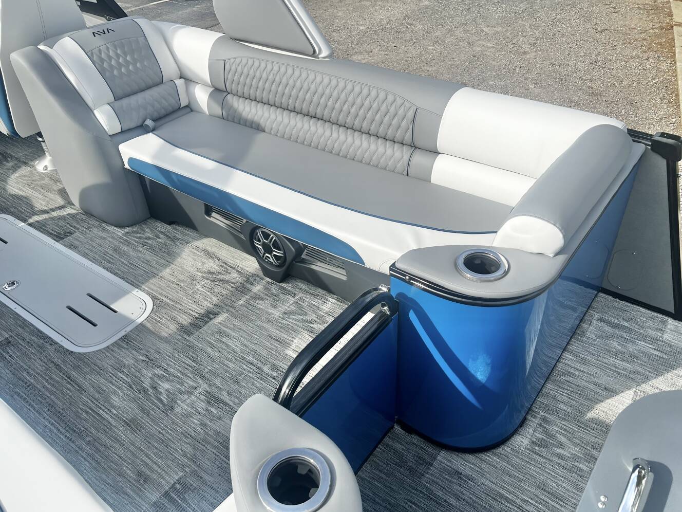 A photo of this 2026 Avalon Catalina 25' Quad Lounge Windshield Triple-Toon