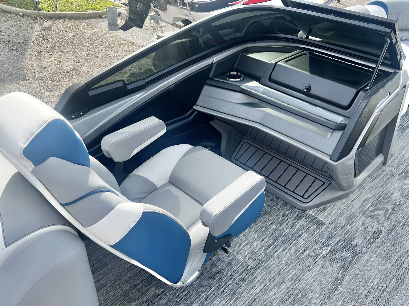 A photo of this 2026 Avalon Catalina 25' Quad Lounge Windshield Triple-Toon