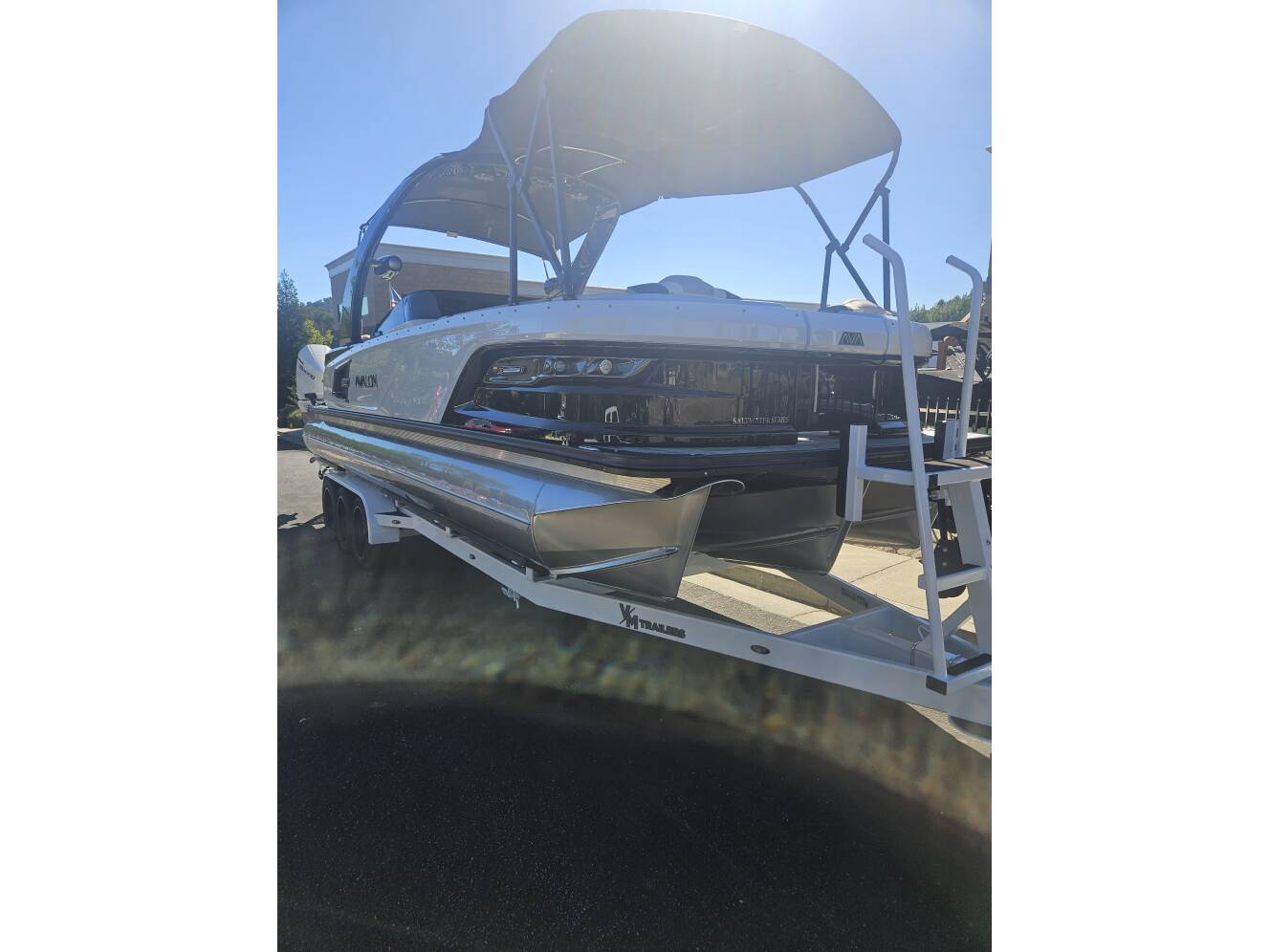 A photo of this 2025 Avalon Excalibur Elite Windshield 27FT