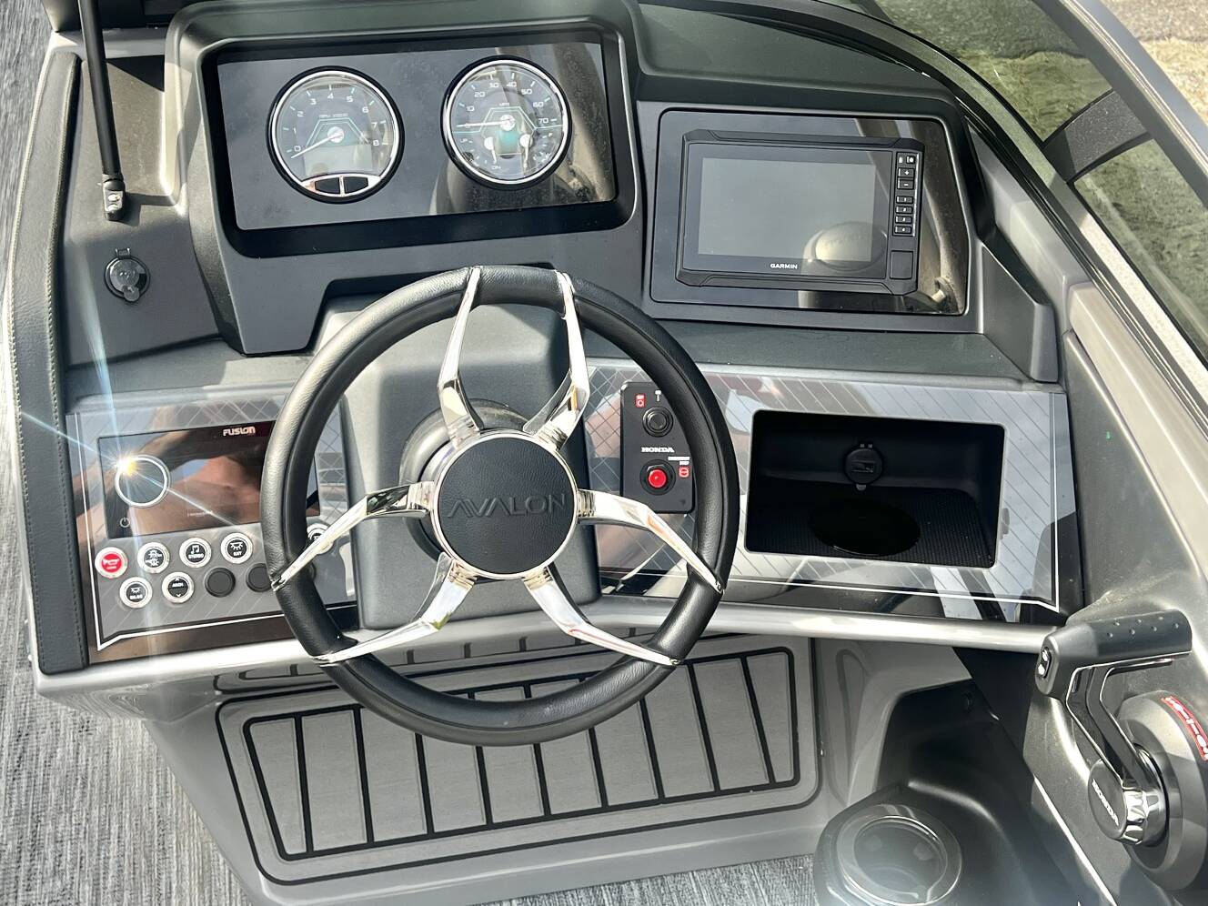 A photo of this 2026 Avalon Catalina 25' Quad Lounge Windshield Triple-Toon
