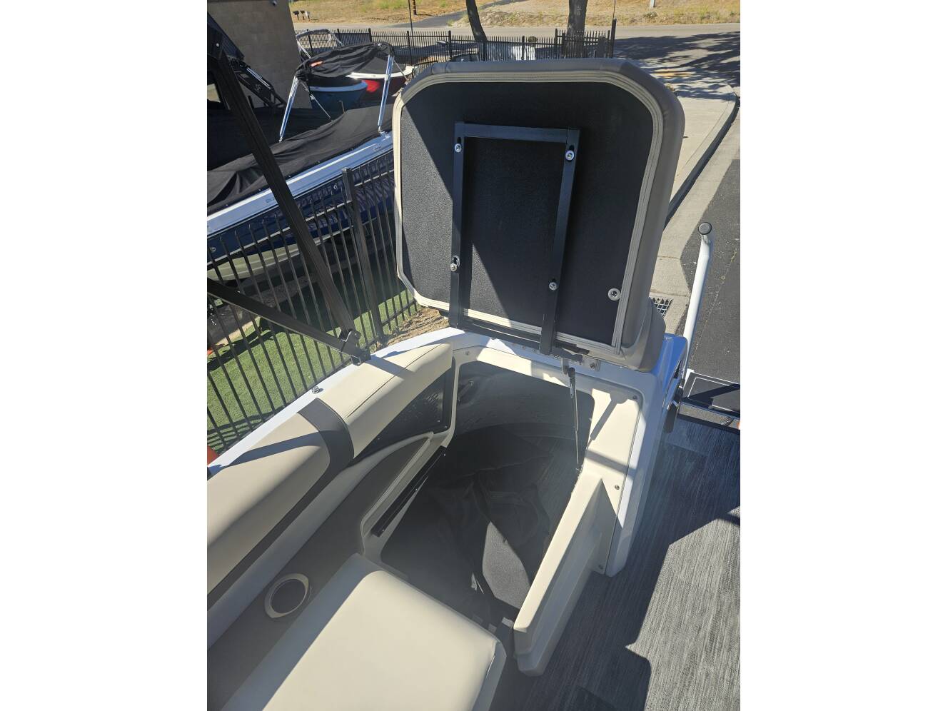 A photo of this 2025 Avalon Excalibur Elite Windshield 27FT