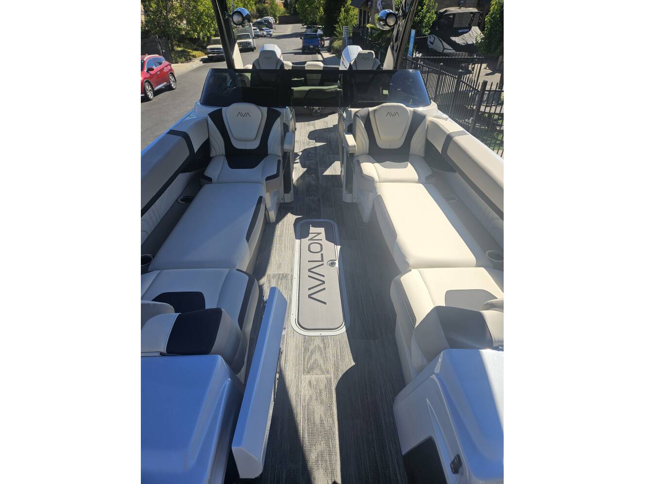 A photo of this 2025 Avalon Excalibur Elite Windshield 27FT