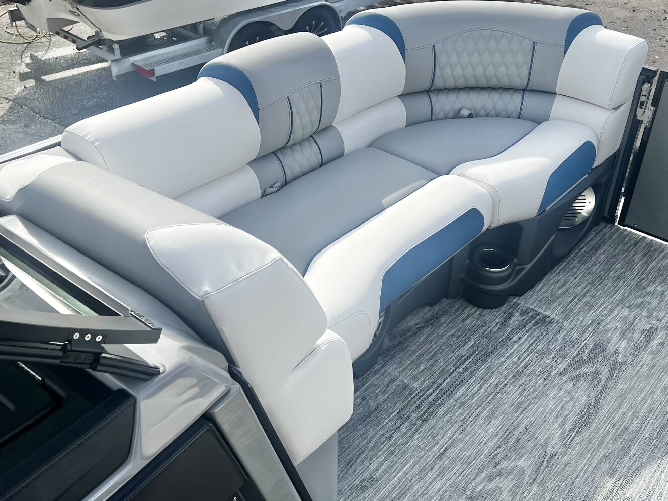 A photo of this 2026 Avalon Catalina 25' Quad Lounge Windshield Triple-Toon