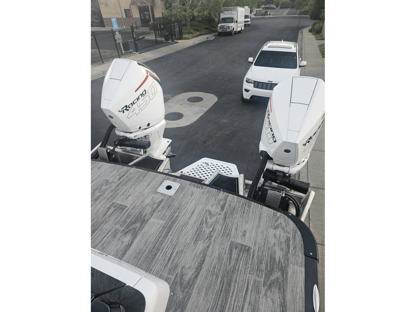 A photo of this 2025 Avalon Excalibur Elite Windshield 27FT