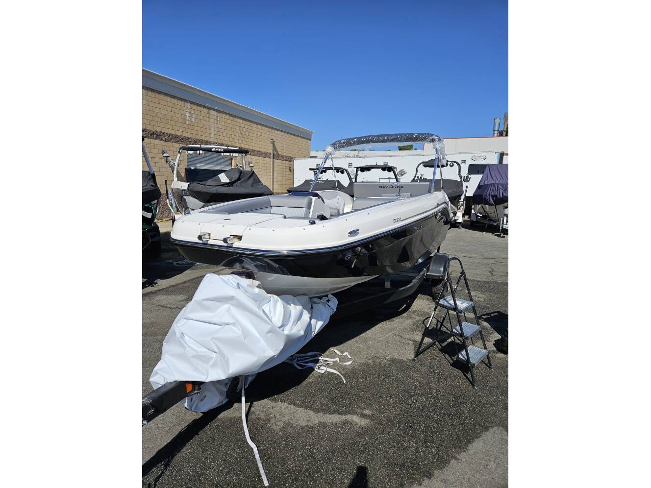 A photo of this 2024 Bayliner DX2050