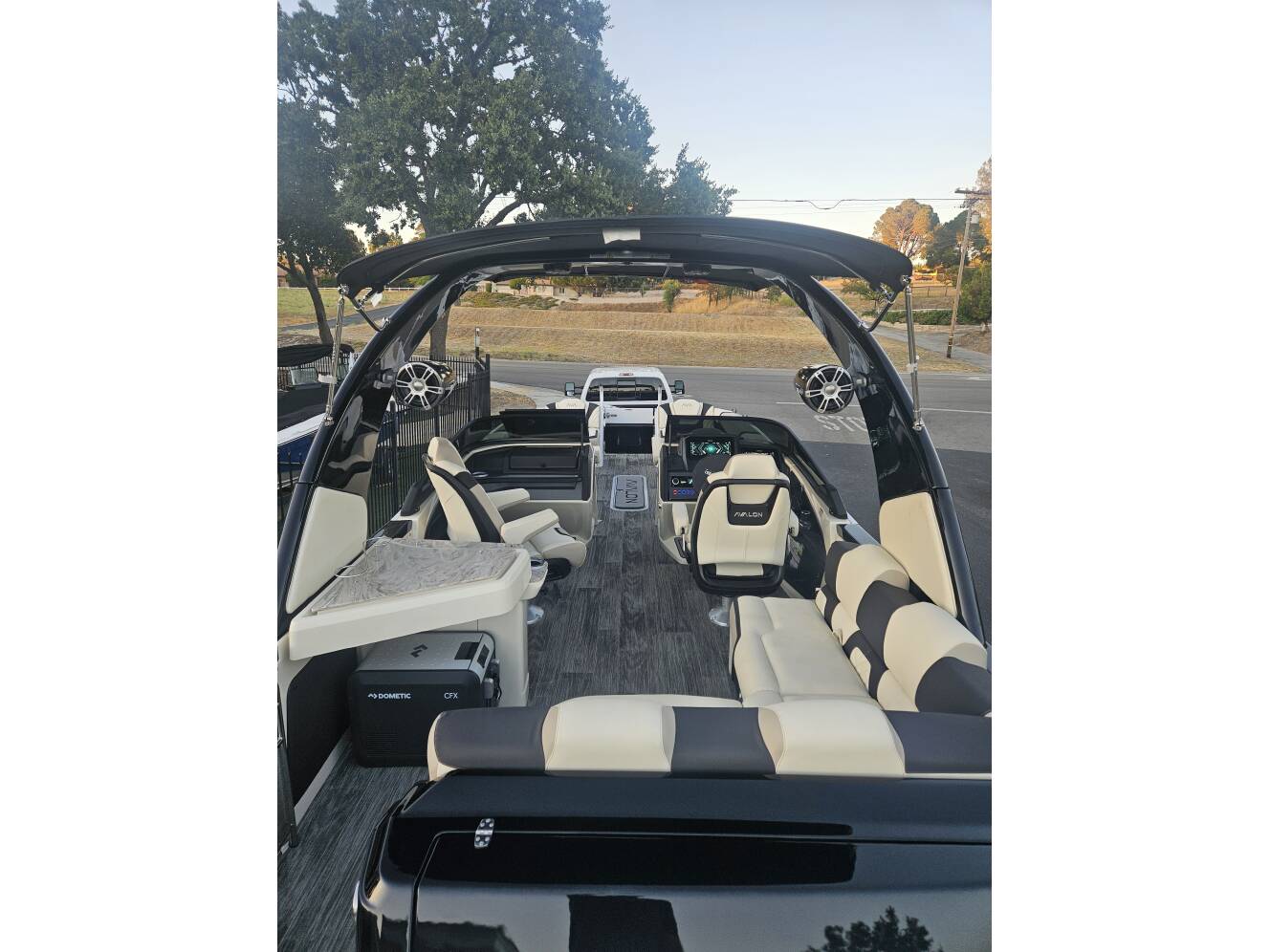 A photo of this 2025 Avalon Excalibur Elite Windshield 27FT