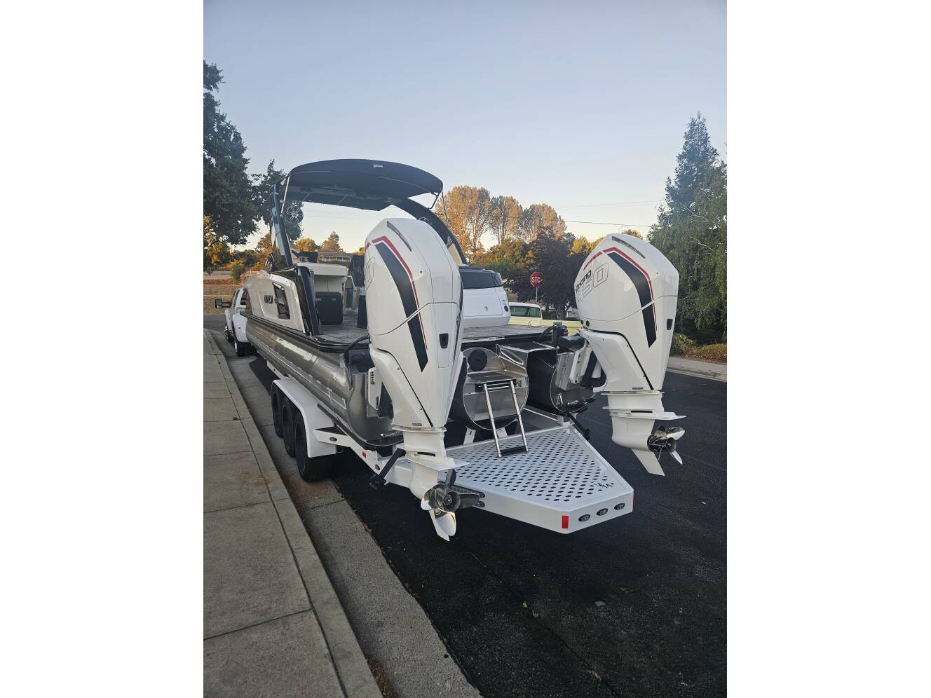 A photo of this 2025 Avalon Excalibur Elite Windshield 27FT