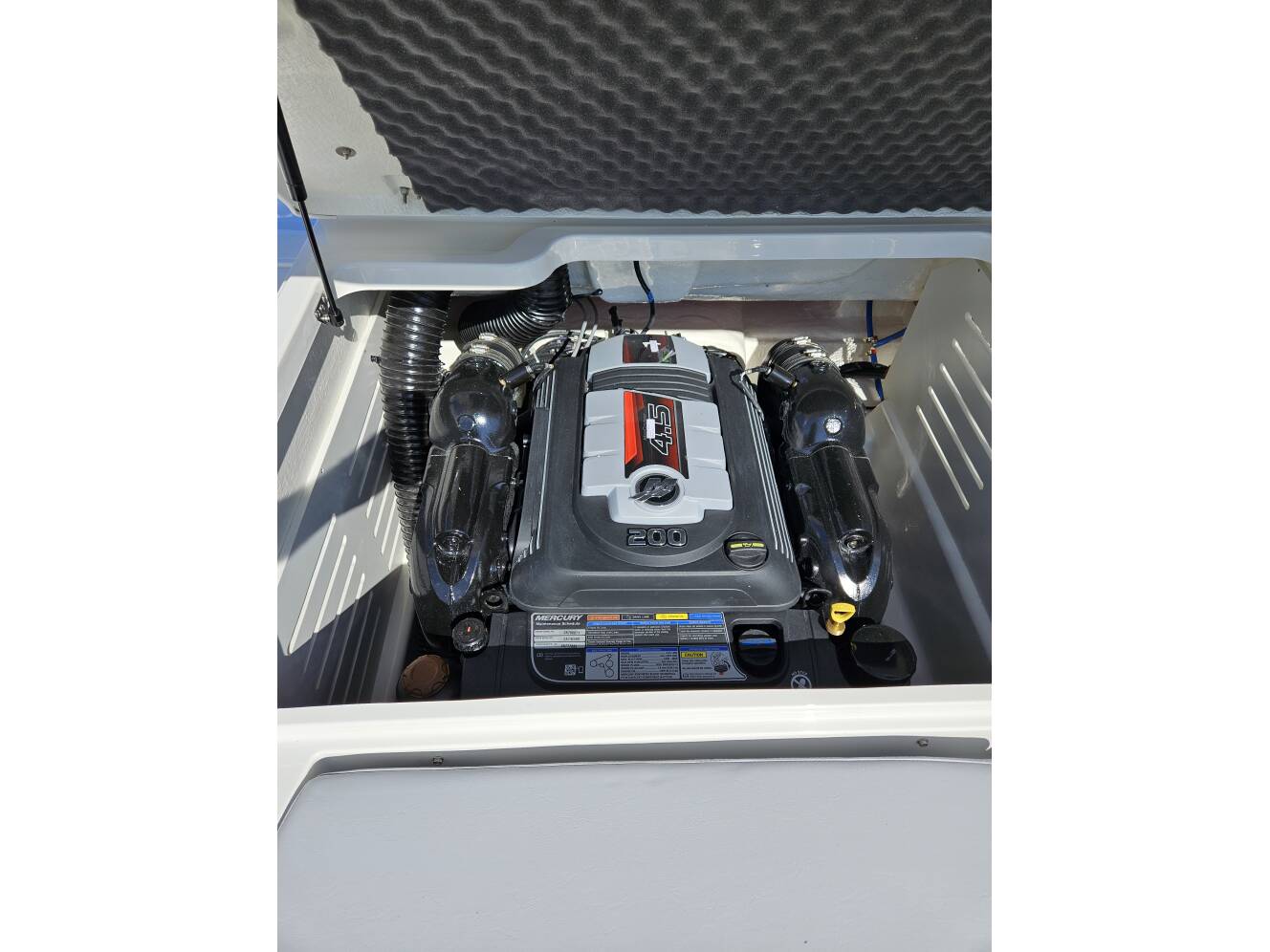 A photo of this 2024 Bayliner DX2050