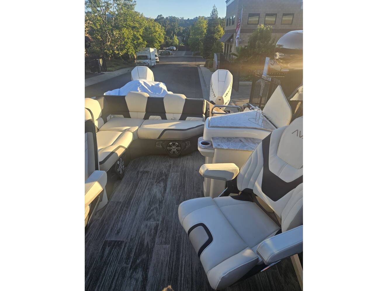 A photo of this 2025 Avalon Excalibur Elite Windshield 27FT