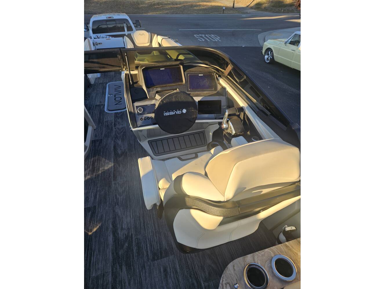 A photo of this 2025 Avalon Excalibur Elite Windshield 27FT