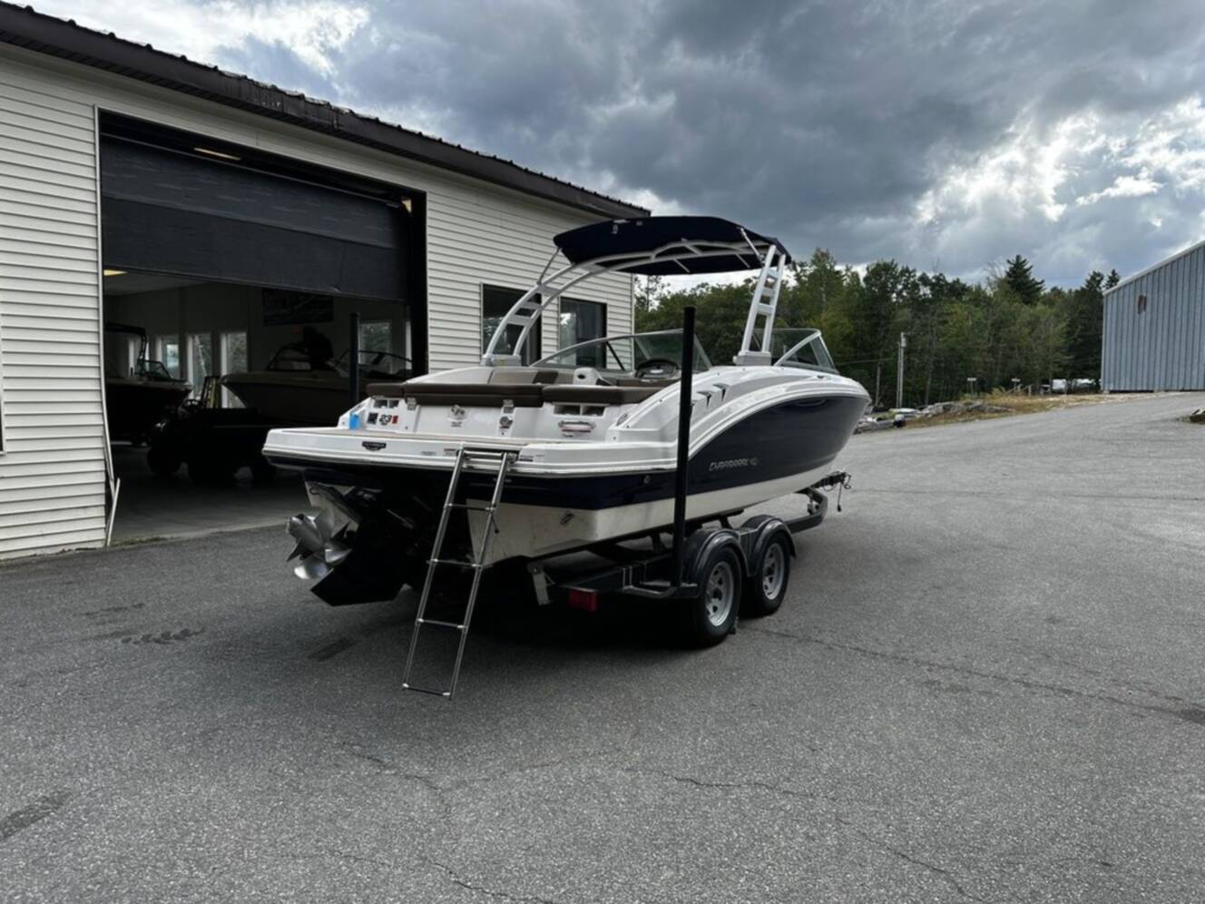 A photo of this 2022 Chaparral 23 SSI
