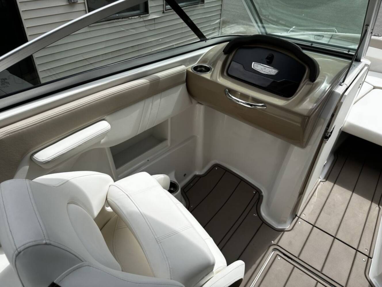 A photo of this 2022 Chaparral 23 SSI