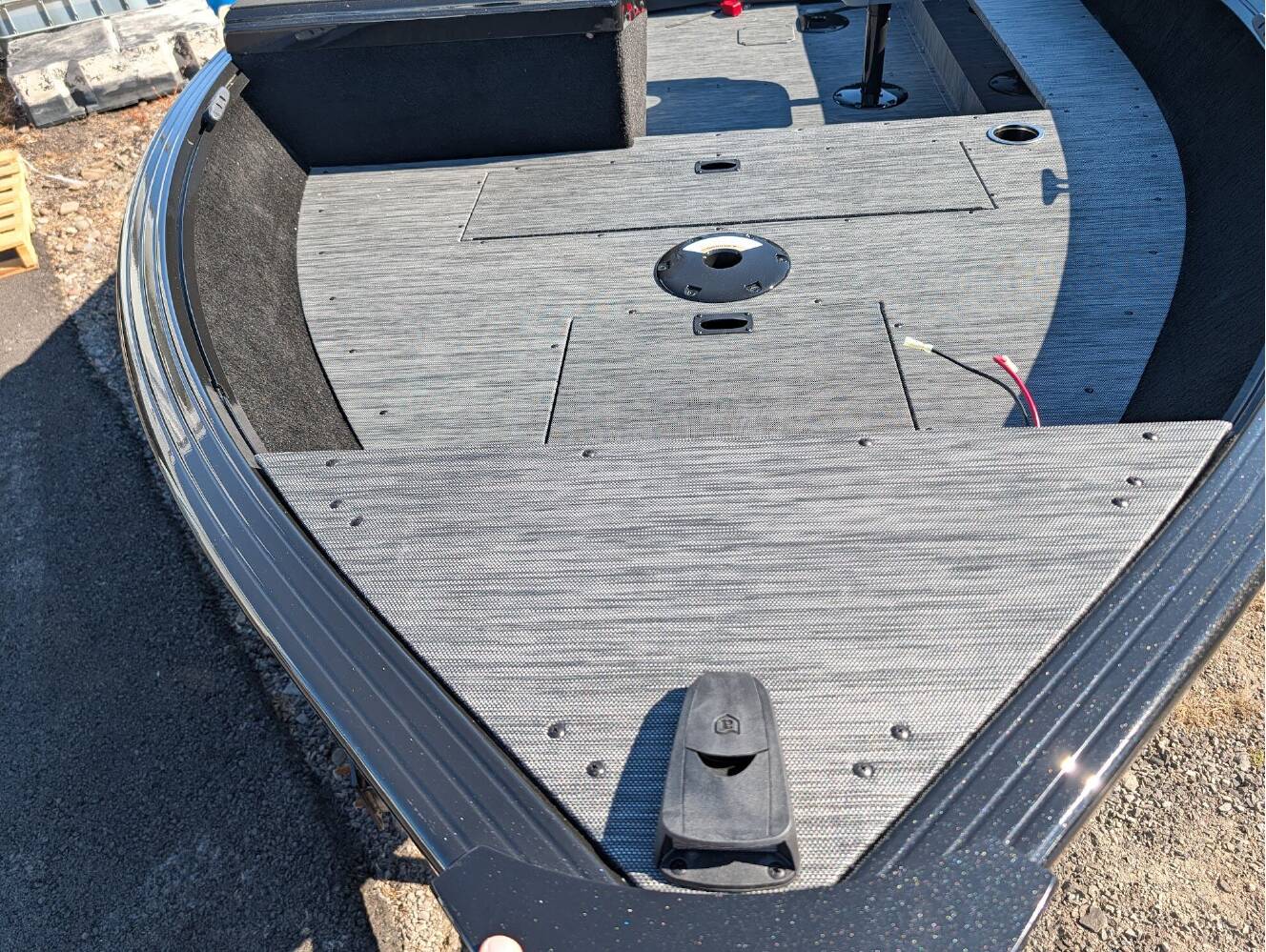 A photo of this 2026 Starcraft Marine Starfire 166 SC Midnight Edition