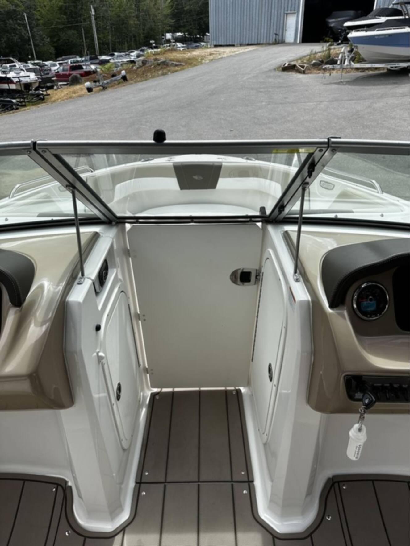 A photo of this 2022 Chaparral 23 SSI