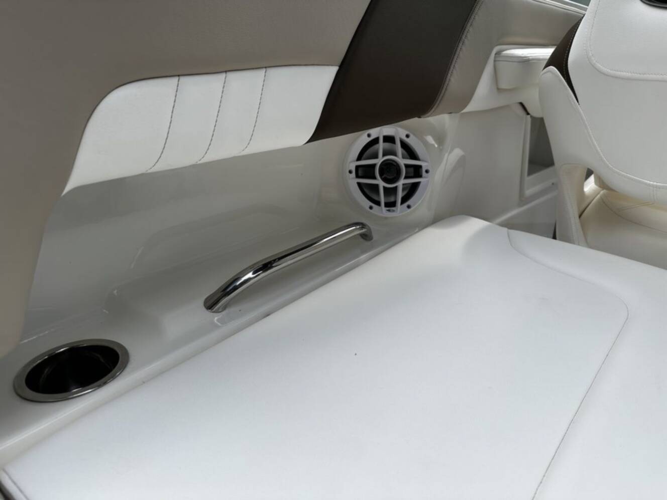 A photo of this 2022 Chaparral 23 SSI